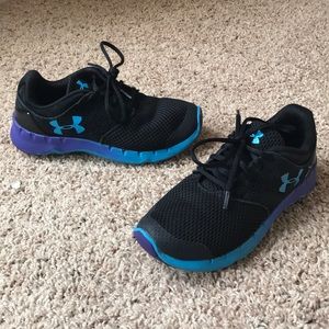 Girls Under Armour tennis shoes